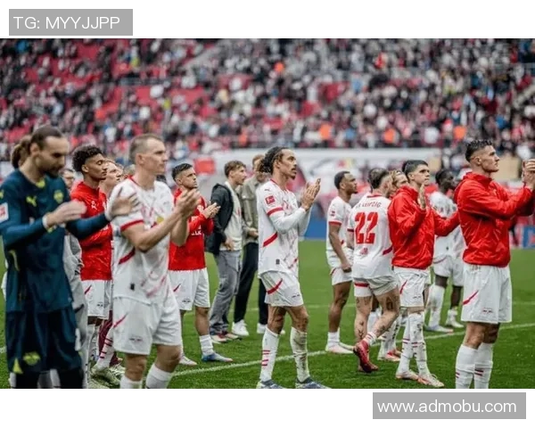 汉堡主场遭遇惨败,球队陷入困境后的重振之路 汉堡主场遭遇惨败,球队陷入困境后的重振之路